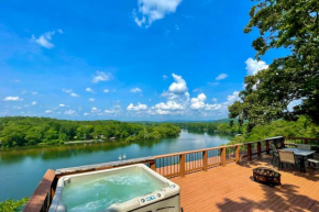 Hot Tub and Views Waterfront Escape in Hot Springs